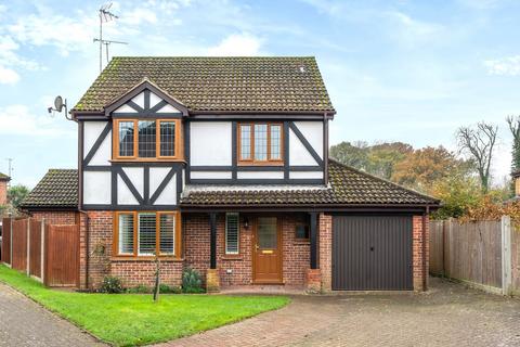 4 bedroom detached house for sale, Cedar Drive, Horsham RH13