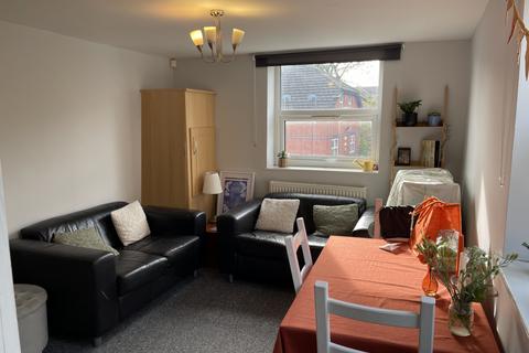 2 bedroom flat to rent, Derby Road, Manchester M14