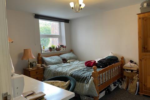 2 bedroom flat to rent, Derby Road, Manchester M14