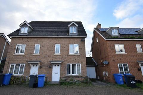 5 bedroom semi-detached house to rent, Whistlefish Court, Norwich, NR5