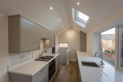 2 bedroom flat for sale, Grosvenor Gardens, Jesmond Vale, Newcastle upon Tyne