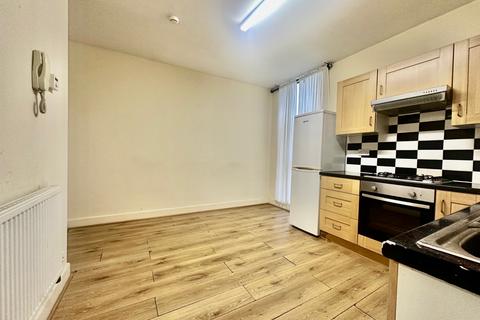 1 bedroom flat to rent, Caxton Road, SW19