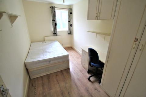 3 bedroom apartment to rent, Pennington Court, Delph Lane, Woodhouse, Leeds, LS6 2RW