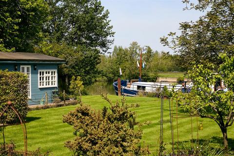 Marine property for sale, Spade Oak Reach, Cookham, SL6