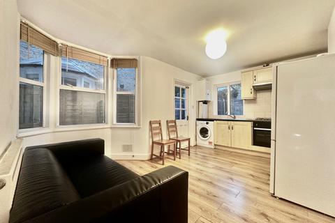 2 bedroom flat to rent, Arodene Road, SW2