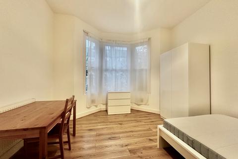 2 bedroom flat to rent, Arodene Road, SW2