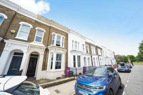 4 bedroom terraced house to rent, Clinton Road, London E3