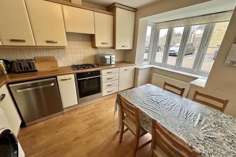 3 bedroom end of terrace house for sale, Springfield Court, Liversedge