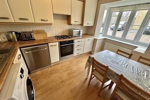 3 bedroom end of terrace house for sale, Springfield Court, Liversedge