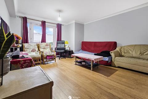 2 bedroom flat for sale, Dominion Close, Hounslow TW3