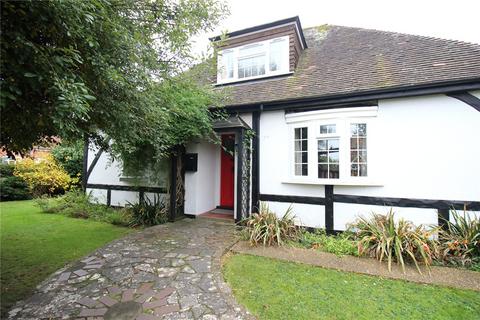 3 bedroom detached house for sale, Richmond Road, Lee-On-The-Solent, Hampshire, PO13