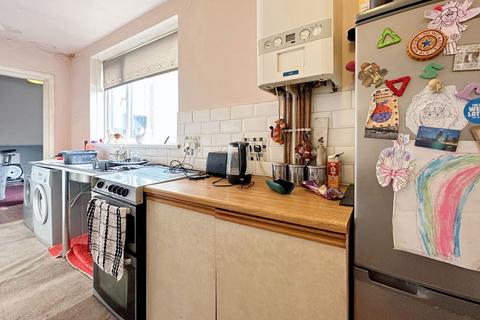 3 bedroom flat for sale, Gallant Terrace, Wallsend, Tyne and Wear, NE28 0JN