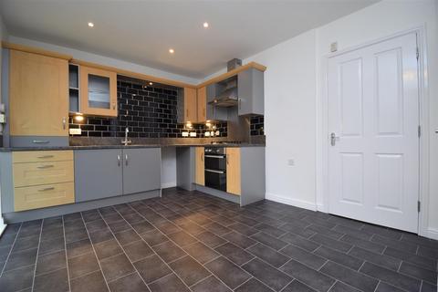 4 bedroom semi-detached house to rent, Temple Court, Wakefield WF1