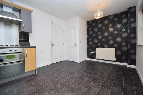 4 bedroom semi-detached house to rent, Temple Court, Wakefield WF1