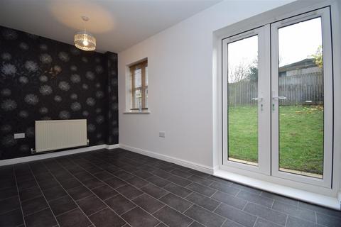 4 bedroom semi-detached house to rent, Temple Court, Wakefield WF1