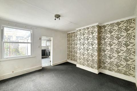 2 bedroom flat for sale, 70A Woodside Green, South Norwood, London, SE25 5EU