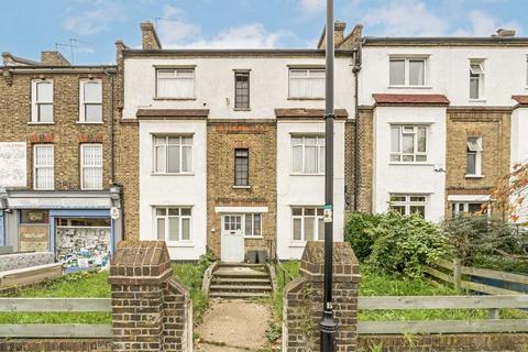 2 bedroom flat for sale, Gibbon Road, London SE15