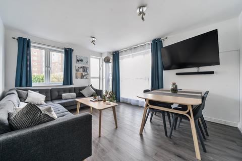 2 bedroom flat for sale, Canute Road, Southampton, Hampshire, SO14