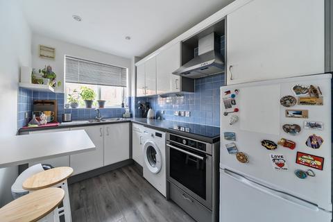 2 bedroom flat for sale, Canute Road, Southampton, Hampshire, SO14