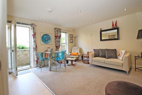 3 bedroom flat for sale, Ampthill House, East Hill Road, Ryde