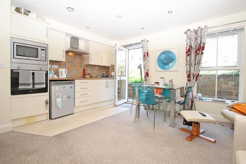 3 bedroom flat for sale, Ampthill House, East Hill Road, Ryde