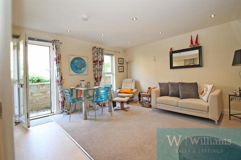 3 bedroom flat for sale, Ampthill House, East Hill Road, Ryde