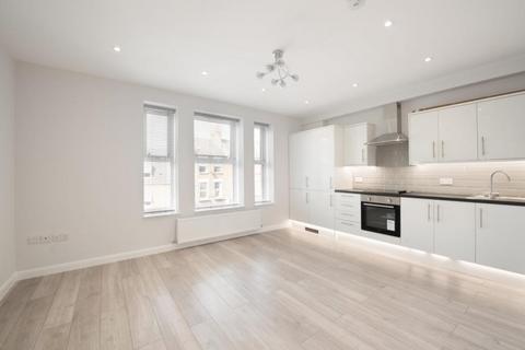 3 bedroom maisonette to rent, Upper Clapton Road, London, E5