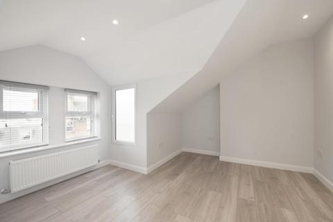 3 bedroom maisonette to rent, Upper Clapton Road, London, E5