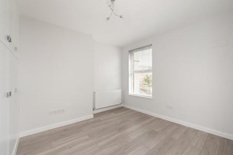 3 bedroom maisonette to rent, Upper Clapton Road, London, E5