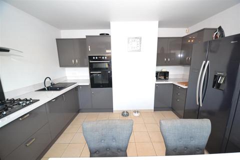 27 Garden Close, Wyke, Bradford, BD12 8DJ