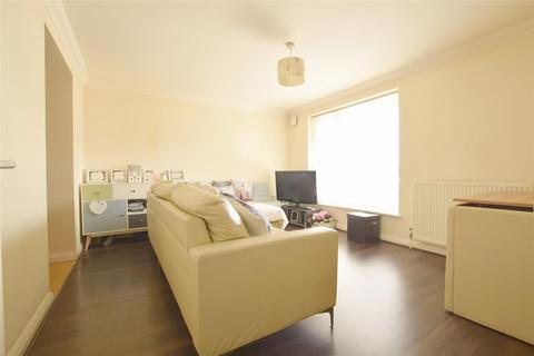 2 bedroom apartment to rent, Blade Court, Romford RM7