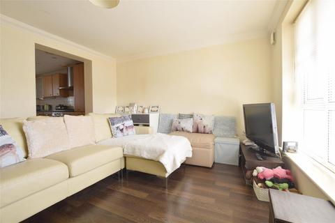 2 bedroom apartment to rent, Blade Court, Romford RM7