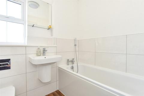 6 Brook Close, Nutbourne, Chichester, PO18 8FY
