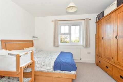 6 Brook Close, Nutbourne, Chichester, PO18 8FY