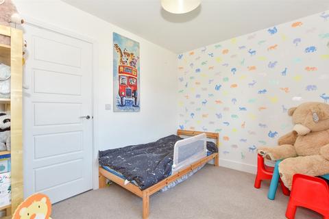 6 Brook Close, Nutbourne, Chichester, PO18 8FY