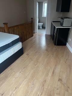 Studio to rent, Blacksmiths Close, Romford RM6