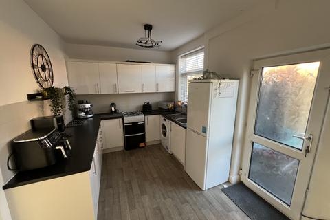 2 bedroom mews to rent, Colwyn Crescent, Stockport