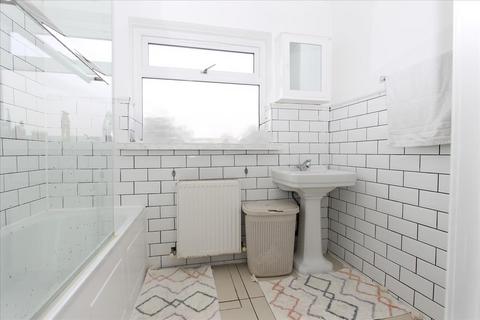 3 bedroom house to rent, Church Lane, London, N9