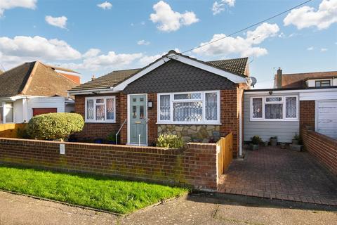 2 bedroom bungalow for sale, Dewyk Road, Canvey Island SS8