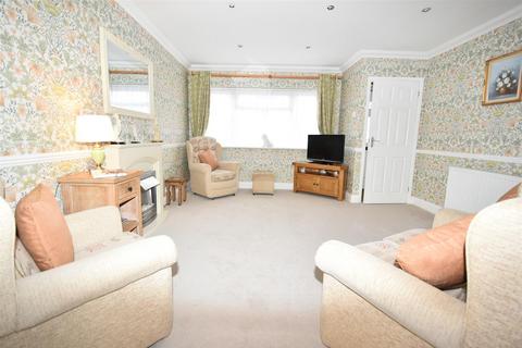 2 bedroom bungalow for sale, Dewyk Road, Canvey Island SS8