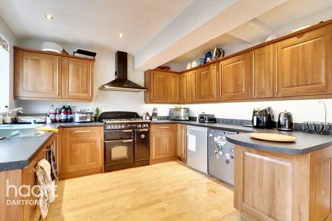 5 bedroom semi-detached house for sale, Lingfield Avenue, Dartford