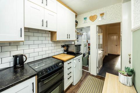 16 South Parade, Elland, HX5 0NP