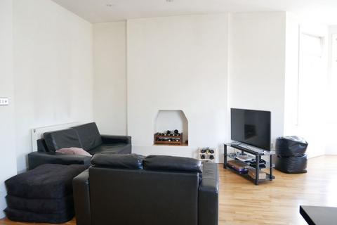 3 bedroom flat to rent, Priory Road, London NW6