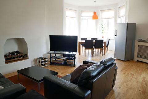 3 bedroom flat to rent, Priory Road, London NW6