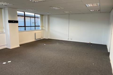 Warehouse to rent, Howard Way, Milton Keynes MK16