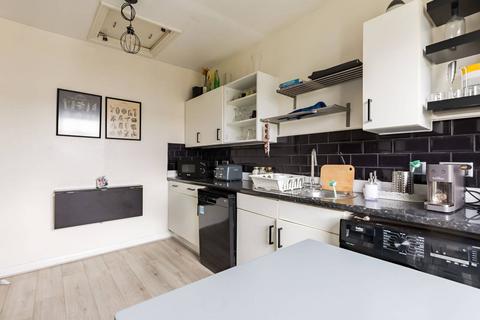 2 bedroom maisonette to rent, Johns Way, Archway, London, N19