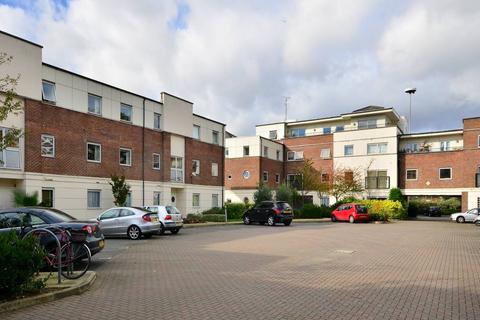 3 bedroom flat to rent, Mill Pond Close, Nine Elms, London, SW8