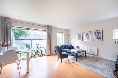 3 bedroom flat to rent, Mill Pond Close, Nine Elms, London, SW8