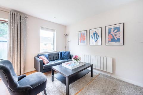 3 bedroom flat to rent, Mill Pond Close, Nine Elms, London, SW8