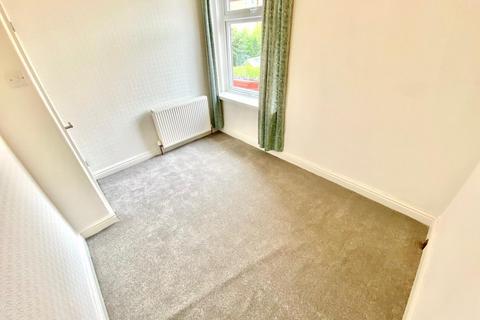 2 bedroom terraced house to rent, George Street, Lindley